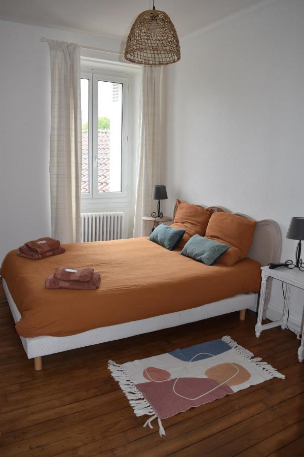 Bed and Breakfast Logis De Fornel à La Rochefoucauld Extérieur photo